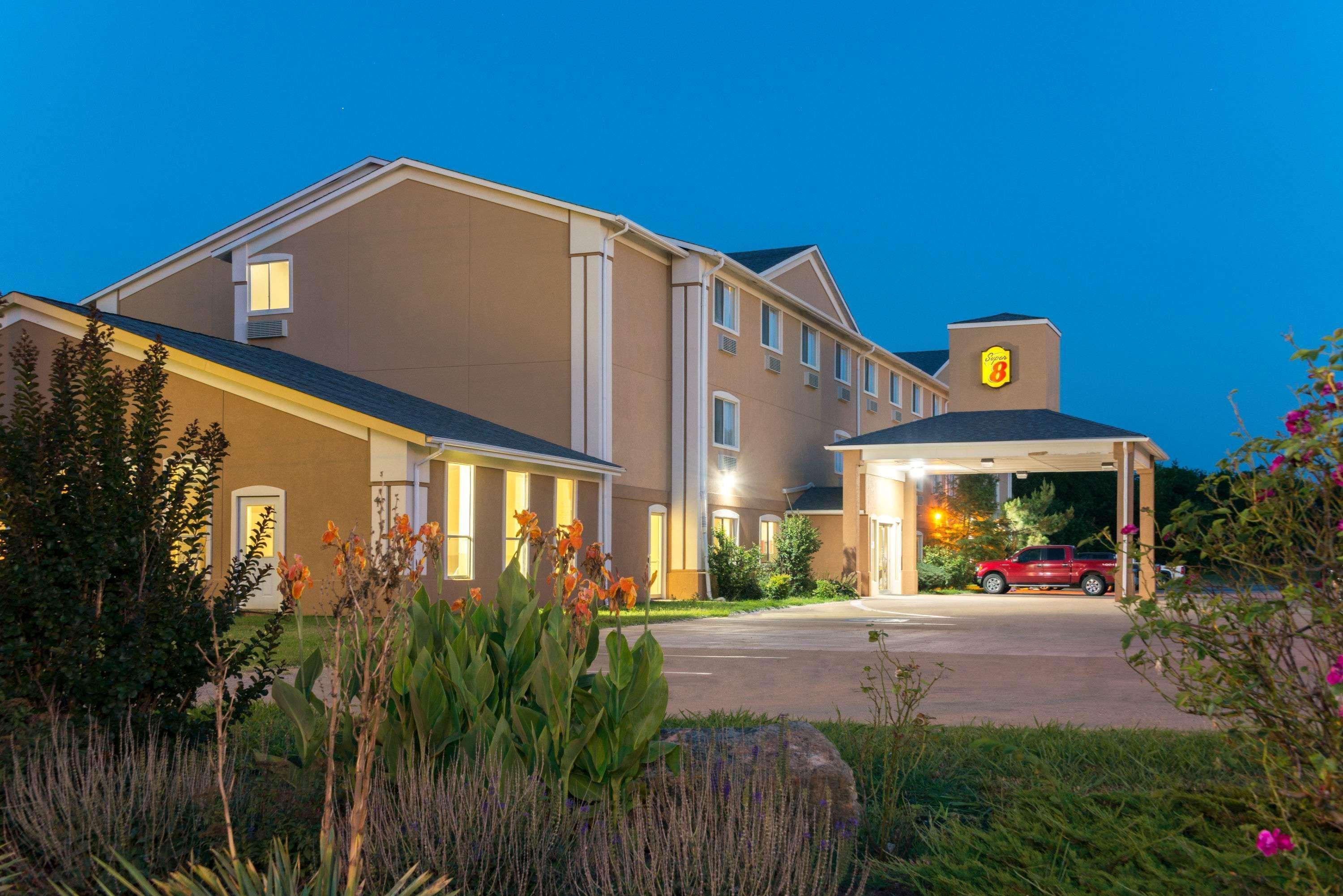 Super 8 By Wyndham Perry Hotel Exterior foto