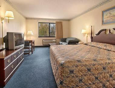 Super 8 By Wyndham Perry Hotel Exterior foto